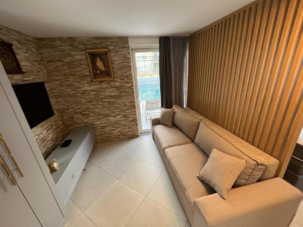 Villa With Pool & Garden Apartment 1 Ognjen Тиват Экстерьер фото